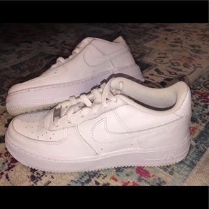 White Nike Air Force 1